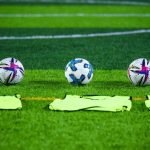 Comment choisir son équipement de foot professionnel : chaussures, ballons et accessoires