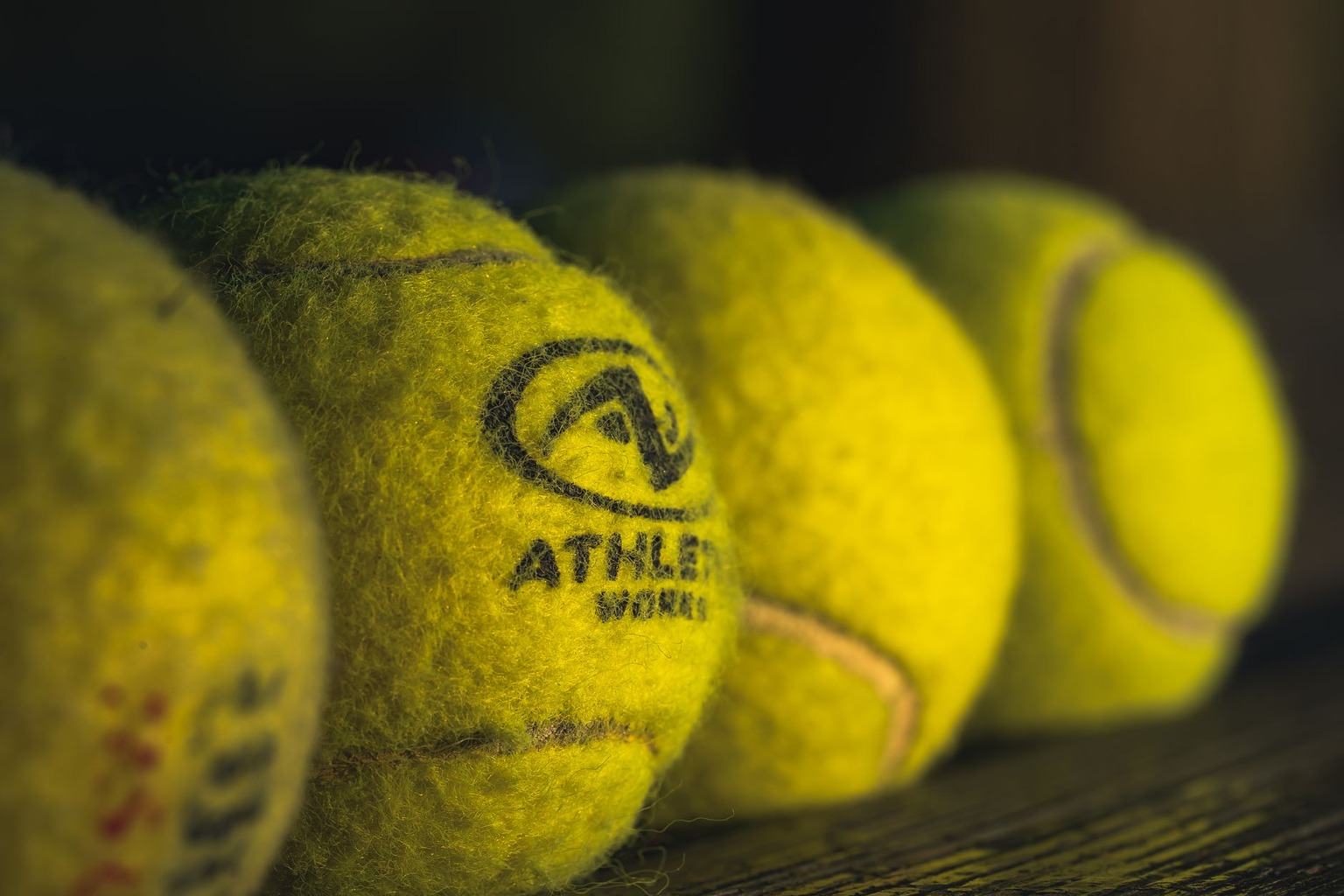 Comment choisir son équipement de foot professionnel : chaussures, ballons et accessoires — Le ballon : taille, pression