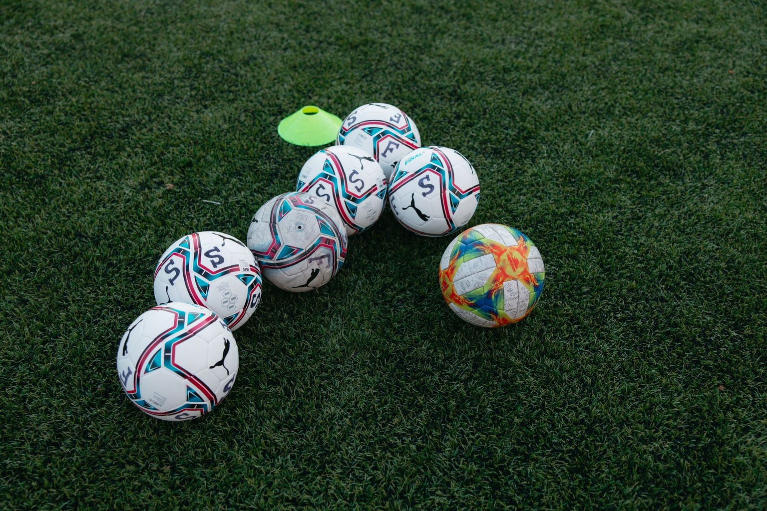 Entraînement technique football — Réchauffer les articulations avec des gammes dynamiques Entraînement technique football — Réchauffer les articulations avec des gammes dynamiques
