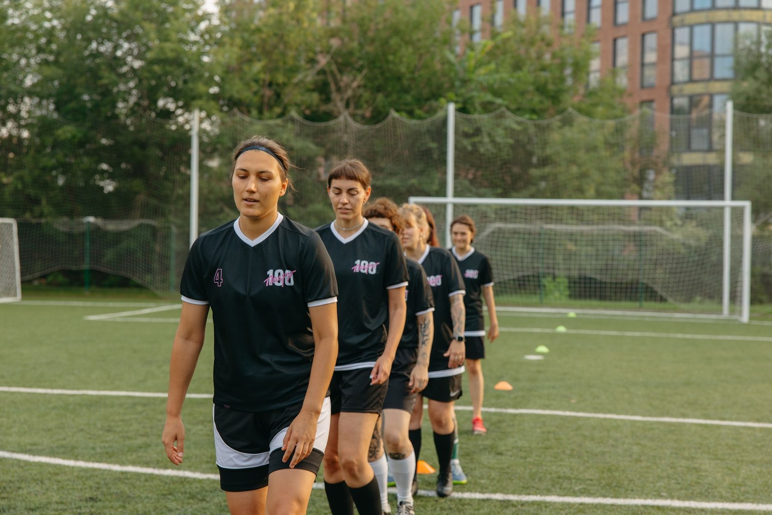 Football féminin : comment s’adapter aux règles et tactiques des compétitions élites